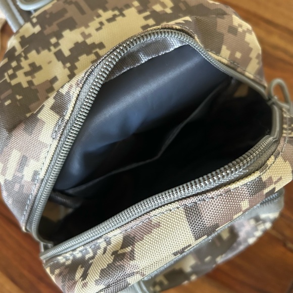 Military Camo Shoulder Bag - Picture 3 of 4